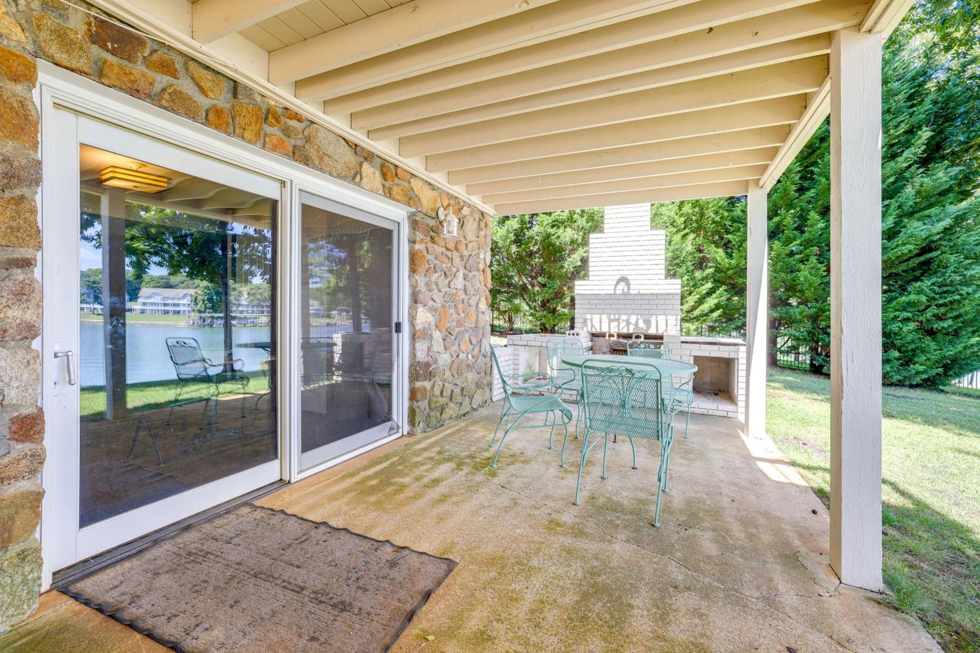 Smith Mountain Lake Retreat With Private Beach! Huddleston Екстер'єр фото