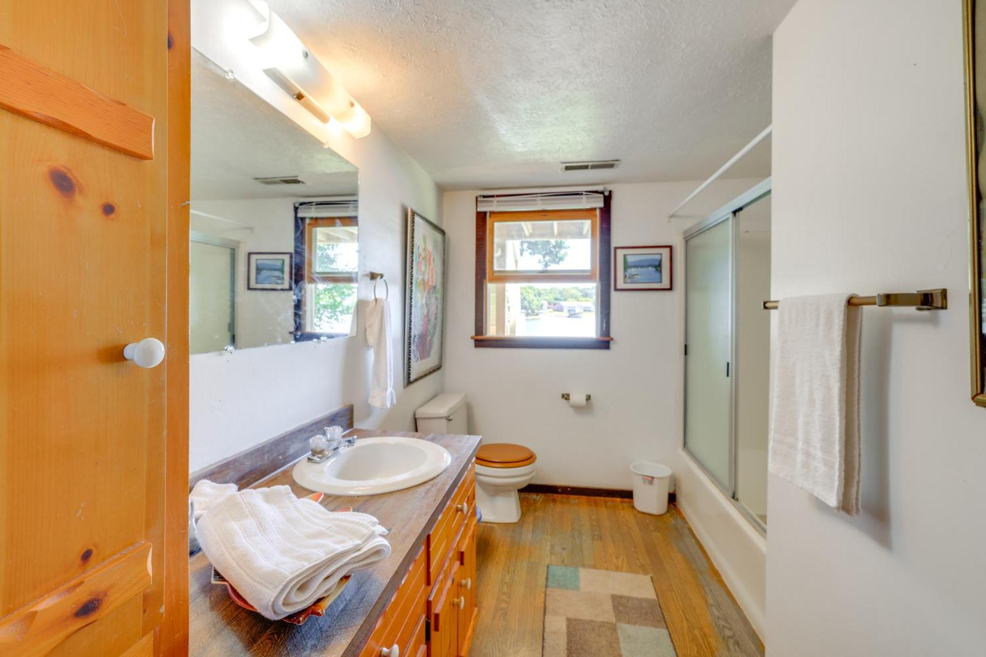 Smith Mountain Lake Retreat With Private Beach! Huddleston Екстер'єр фото