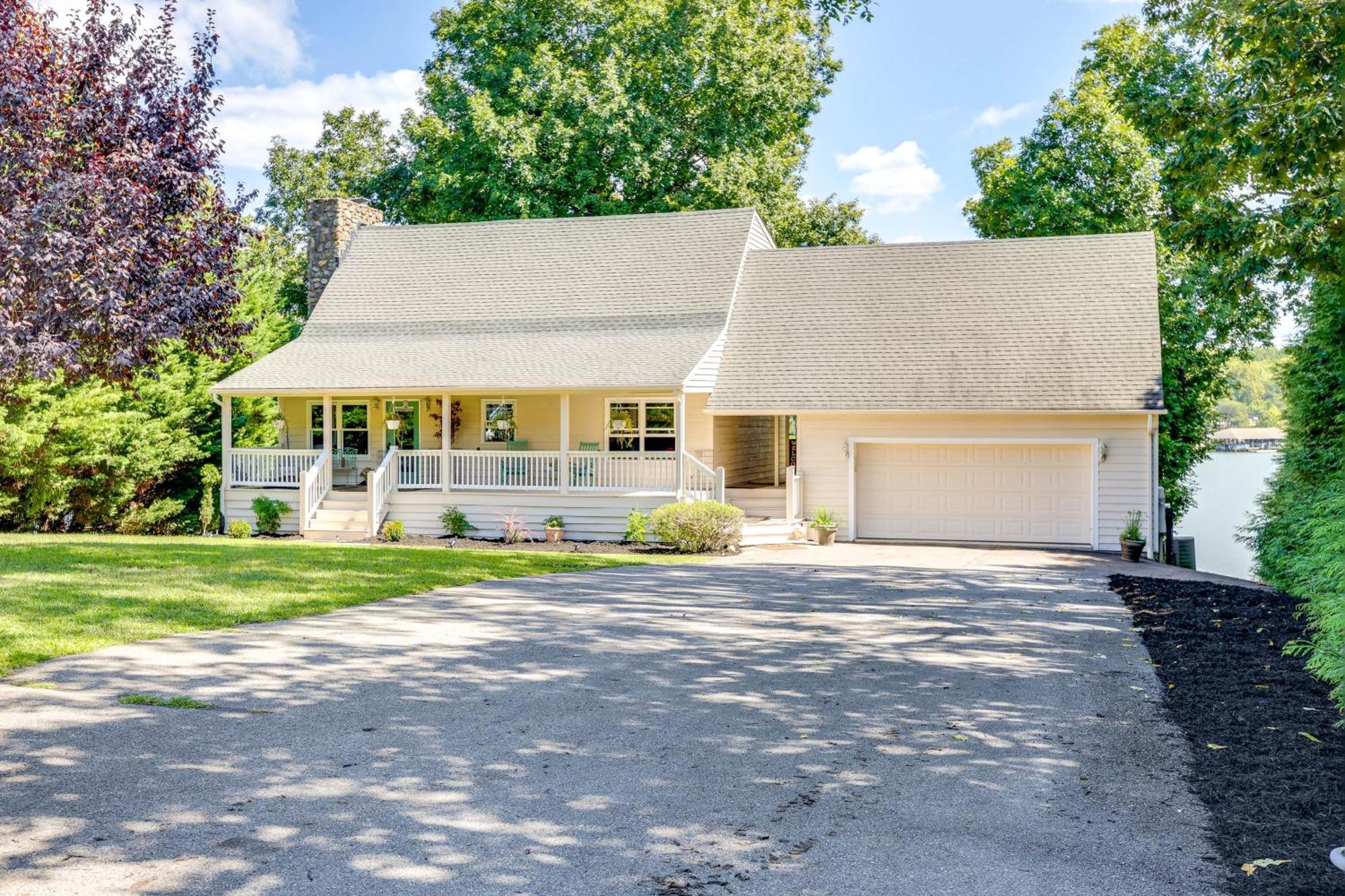 Smith Mountain Lake Retreat With Private Beach! Huddleston Екстер'єр фото