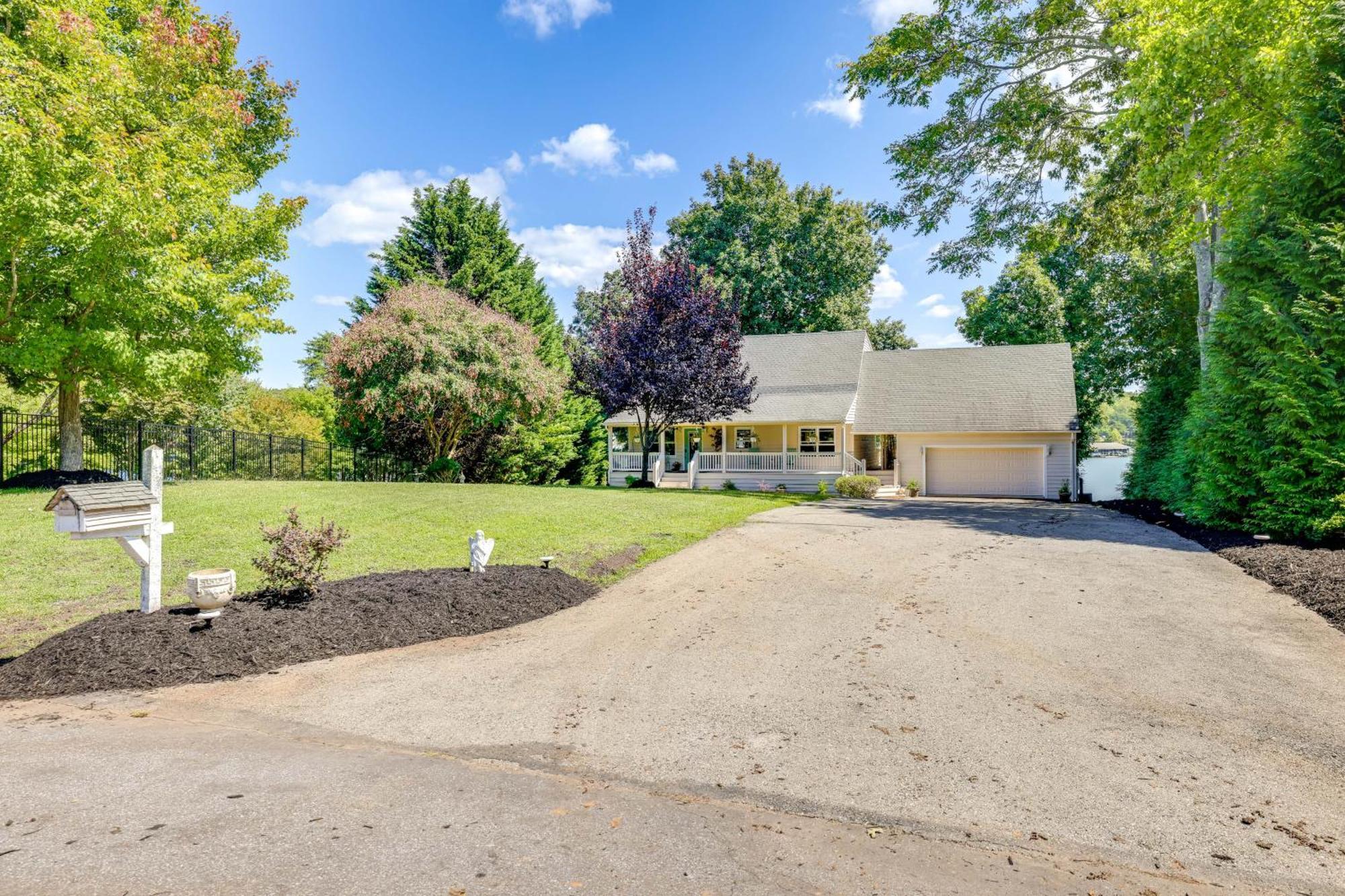 Smith Mountain Lake Retreat With Private Beach! Huddleston Екстер'єр фото